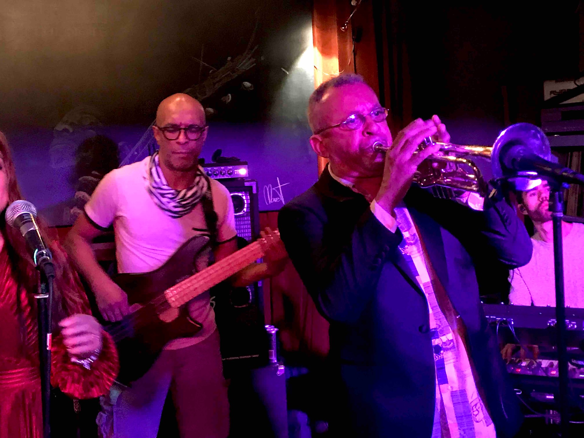 Photo & video by Mama-Ratzi Music