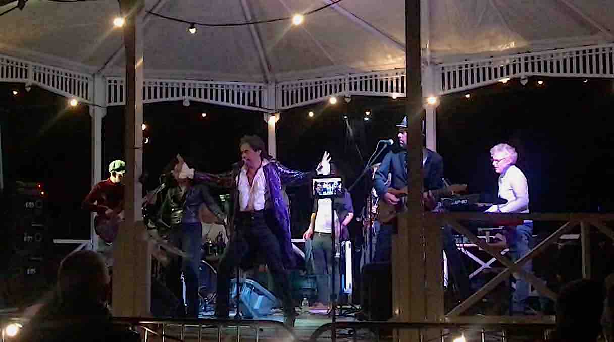 Photo by Mama-Ratzi Music
